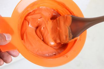 אלרגיה לצבעי שיער: מהמספרה לחדר המיון